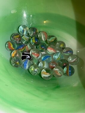 Vintage Glass Marble Lot 31 Mixed Cats Eye Swirl Clear Colorful Toy Collection